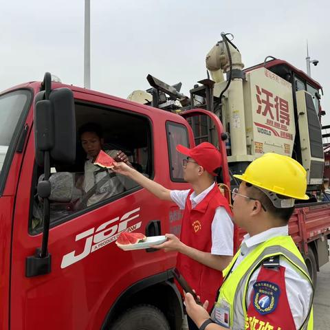 助力“夏收”，服务司乘。—鲁河收费站