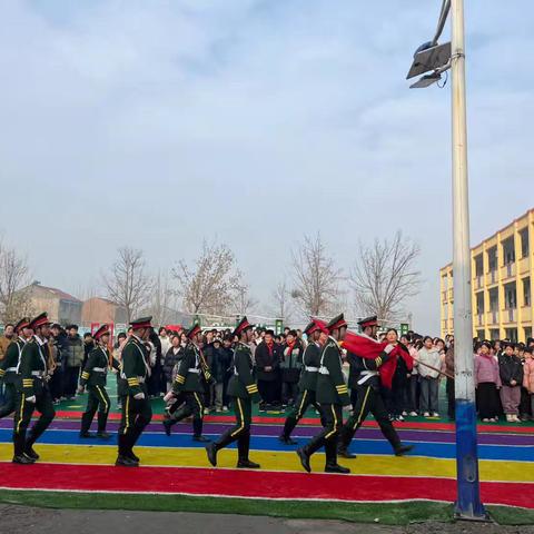 “学习雷锋精神，争做文明学生”佟庄小学升旗仪式