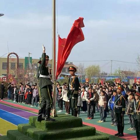 佟庄小学“缅怀先烈，感恩前行”主题升旗仪式
