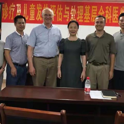 美国Chris Jenkins教授访问洋浦干沖中心卫生院并讲学