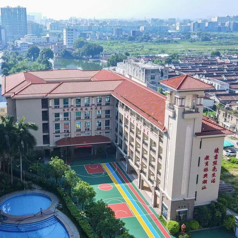 一年级的小学生来报到啦，加油102！