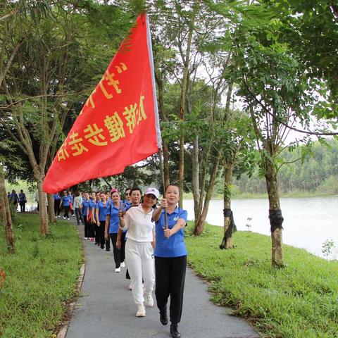 临高开展重阳节旅游体验健步走活动