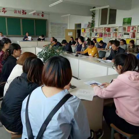 亮甲店中学召开班主任会议