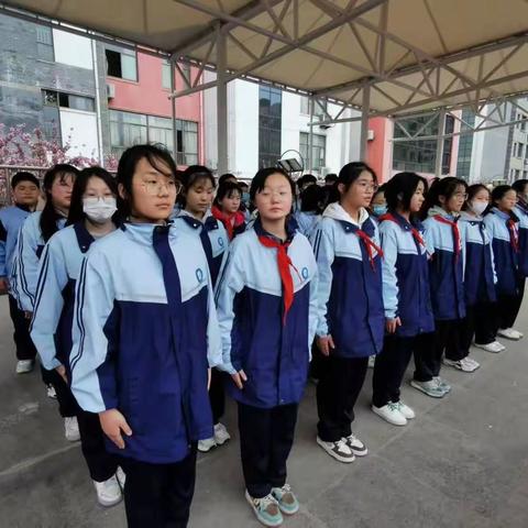 勤俭节约，传承美德——滕南中学七年级“节约最光荣”主题升旗