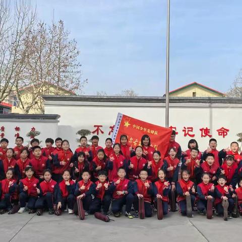 【学雷锋月系列活动】“努尔古丽”中队走进军区干休所