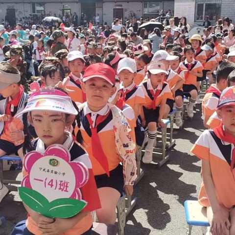 一路芬芳迎开学，窗明几净为孩子-宁武县实验小学六年级四班家长打扫卫生纪实