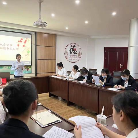 宜城支行举办“我为群众办实事，金融服务零距离”演讲比赛