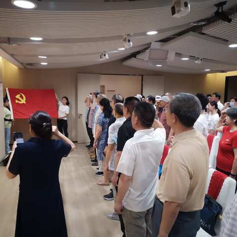 【新时代丈八】绿地世纪城社区党支部举办“光荣在党50年”纪念章颁发仪式