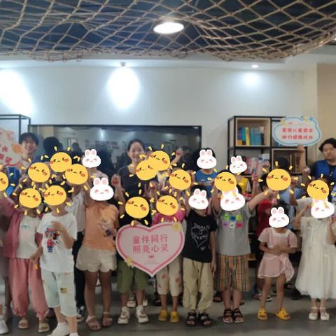 “童伴同行”志愿服务项目之“固彩沙画”志愿服务活动进行时②