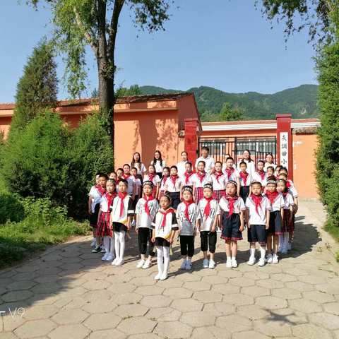 灰调曲小学庆“六一”活动暨中国（太原）煤炭交易中心捐赠仪式