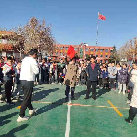 河津市第三小学首届体育节系列活动之一团体拔河比赛