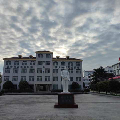 勤教善研一丝不苟，深思熟虑百折不挠。——2021年秋季团风县教科院莅临李四光中学指导教学工作