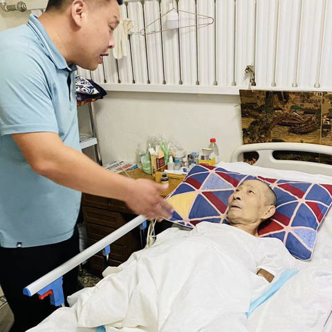 “重阳”慰问老干部，浓浓关怀暖人心