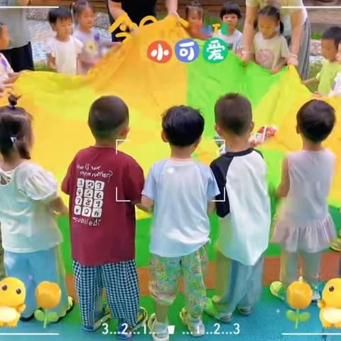 《幼儿园快乐时光，彩虹伞的秘密》济南市历下区保利华庭幼儿园小三班体育活动