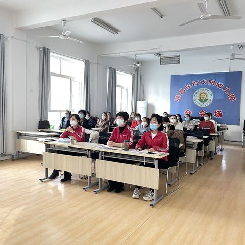 《外出培训谈感受，共享所学促发展》——红石榴·1+1湘吐同心工作室教师跟岗学习汇报