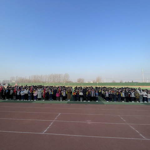 新的起点，新的梦想——宁陵县长江学校举行新学期第一次升旗仪式