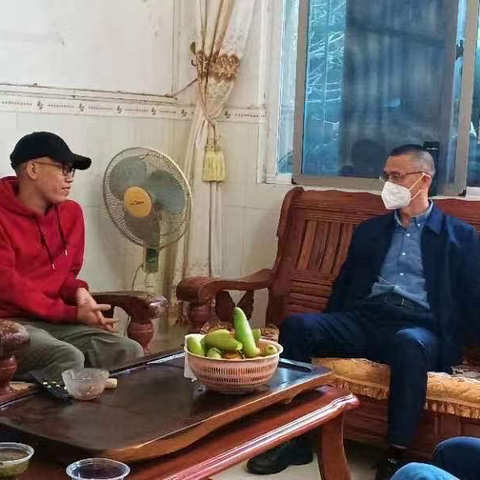 大成镇党委书记陈海云入户动员大学毕业生报名参军