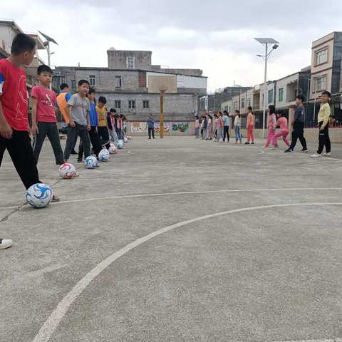 【横水小学】足球转动梦想   爱心传接希望