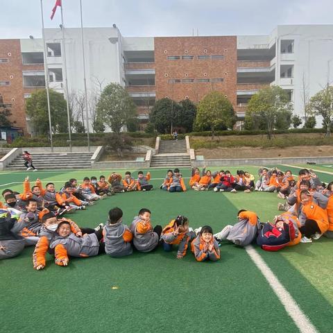 “兔”飞猛进新学期——天元小学2210班春苗纪事