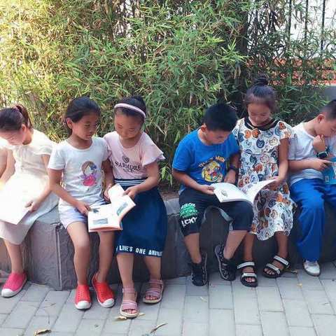 快乐阅读，伴我成长！   濮阳油田三小润德七班暑期举行我爱阅读活动。