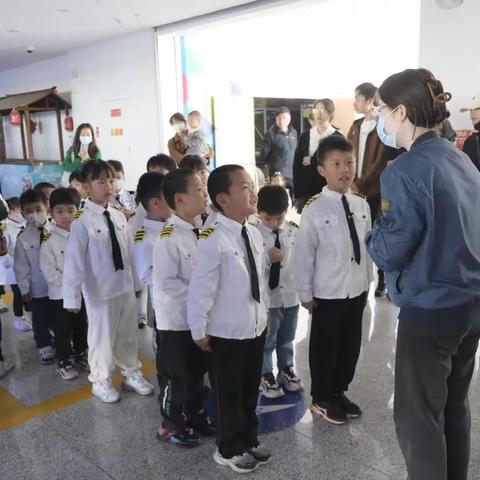 我是小小飞行员——信成火炬学校一年（2）班梦之翼小分队