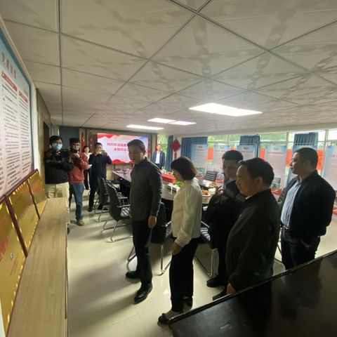 县委书记穆克瑞到国有企业慰问并召开座谈会