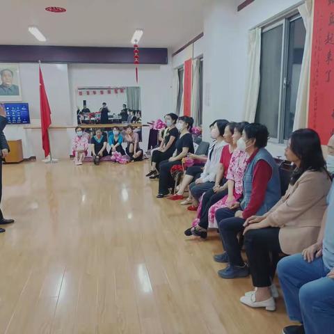 所长王北平慰问第一党总支庆"八一"舞蹈队排练人员