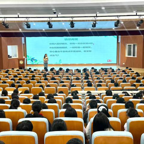 “拥抱青春！连接你我”：汉铁初中七年级女生专属成长课堂温情开讲