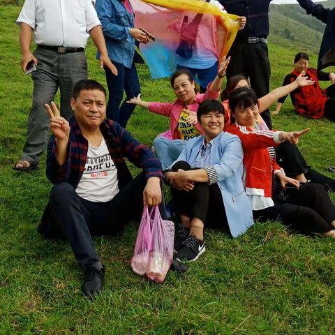 017-12-06017-12-06翻开快乐的相册，留下美好的回忆，同学们南山,通道快乐之旅。
