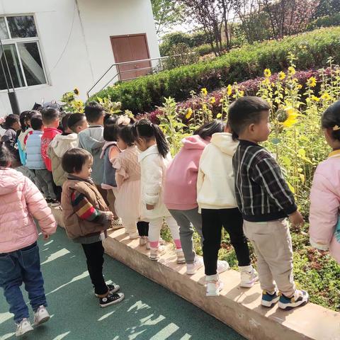 官渡区第七幼儿园幸福邻里校区“三八妇女节”主题活动