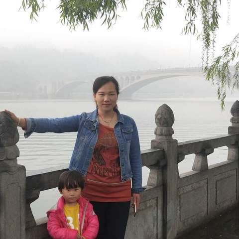 今天我们到龙门石窟来游玩