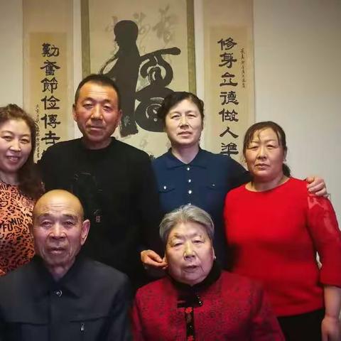 2121年春节全家福照片