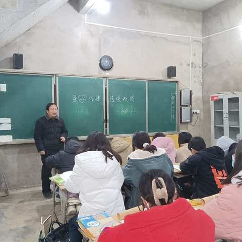 “爱心传递，情暖校园”主题班会