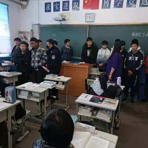 白山市第二十六中学开展收缴管制刀具专项活动