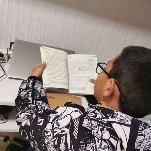 书香浸润心田，阅读伴我成长