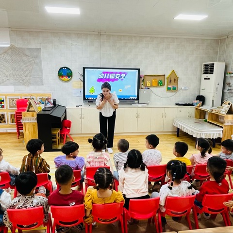 “用心记录生活    用爱陪伴成长”——振颍幼儿园小四班