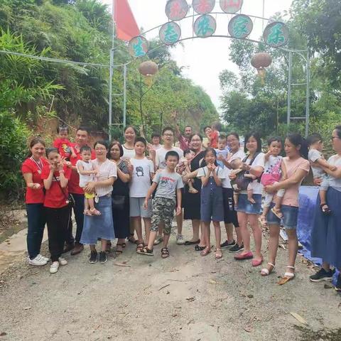 十年情如旧  欢笑眉梢头