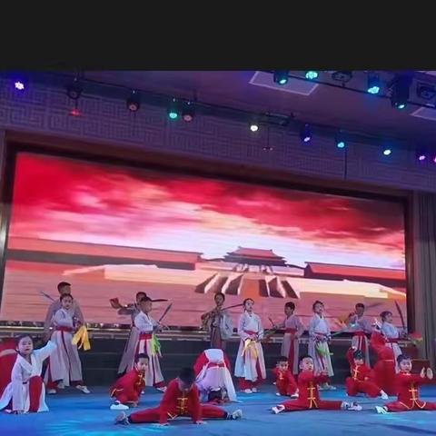 南漳县武术协会为“五四”青年节暨十大杰出青年颁奖活动助力