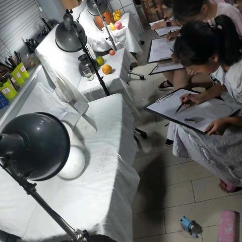 手掌树童画馆第23届写生素描集训班作品展示