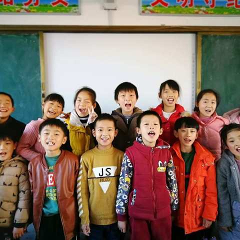 北舞渡镇中心小学三三班中考表彰活动