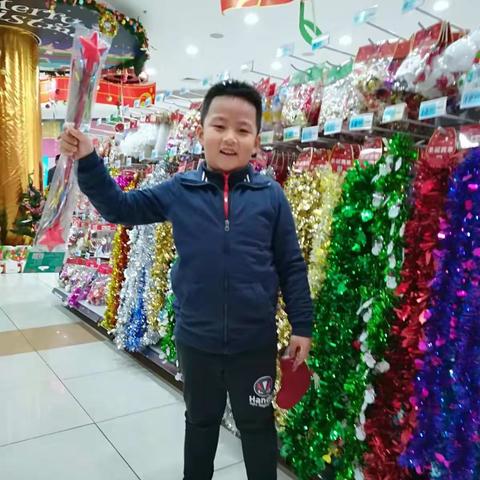 一𠆤进入三年幼儿园的普通男孩定格成型