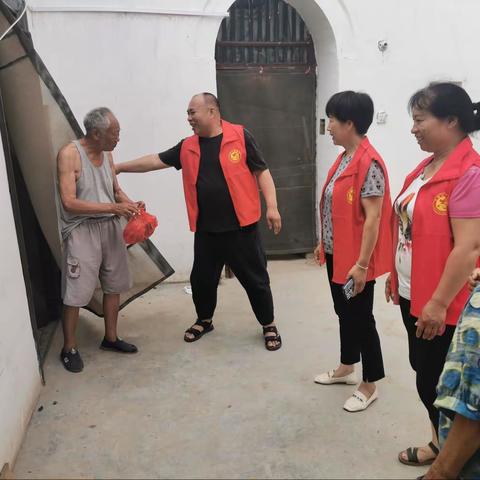 【巩义市新时代文明实践】端午粽飘香，情暖老党员——北游殿村开展走访慰问老党员活动