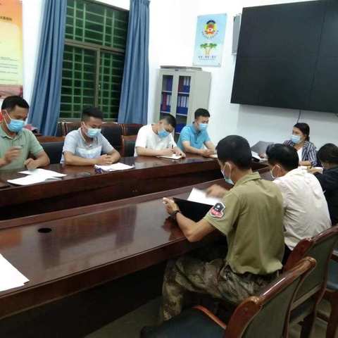 “五一”假期时间老长村召开新冠疫情防控工作部署会