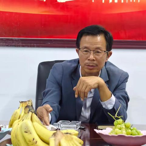 东韩窑社区开展欢送大学生座谈会