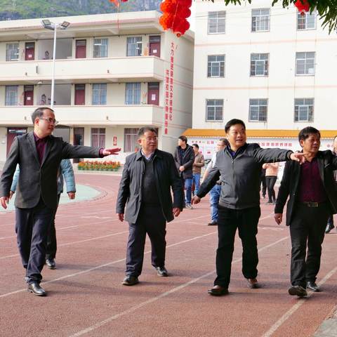 调研促发展  关怀励前行——环江县委宣传部领导莅临安阳镇第一小学调研