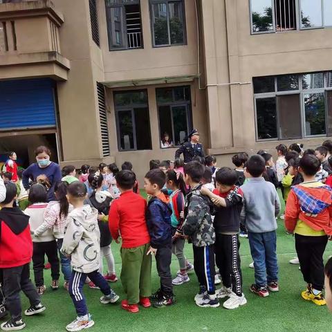 大地幼儿园朵朵二班“防恐防爆”演练