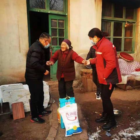 心理服务到老人         关爱帮扶惠百姓