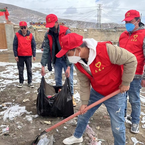 “清理道路垃圾，共建干净乡镇”主题志愿活动