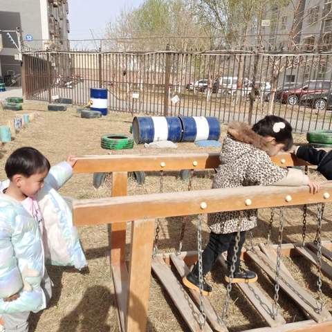 【学习故事】“我会走独木桥”——市实验幼教集团（铁克其幼儿园二分园）