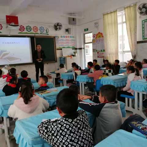 保护未成年的你，助力健康成长！         ——文山实验小学东校区二（1）班家长进课堂活动